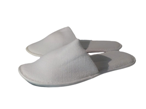 כפכפי קטיפה ארוזים בכיסוי בד